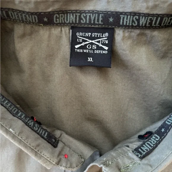 Grunt Style, button down, short sleeve shirt. Very Good Condition! Army Green. - Picture 5 of 11